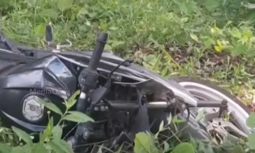 Two youths died in Kollam after their bike ran out of control and hit a post