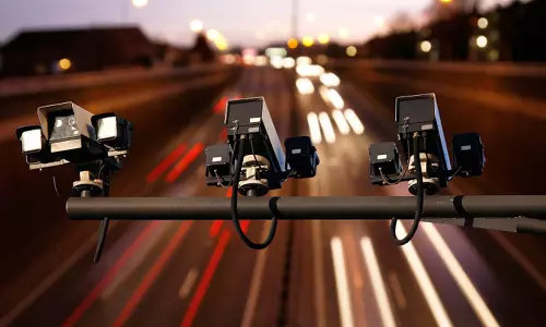 ഷാർജയുടെ കണ്ണായി ഒരായിരം കാമറകൾ; കുറ്റകൃത്യങ്ങൾ എളുപ്പം കണ്ടെത്താനാകും ഷാർജയുടെ കണ്ണായി ഒരായിരം കാമറകൾ; കുറ്റകൃത്യങ്ങൾ എളുപ്പം കണ്ടെത്താനാകും