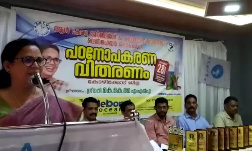 എസ്.എസ്.എല്.സി പരീക്ഷയില് ഉന്നത വിജയം നേടിയ കുട്ടികൾക്കുള്ള മൊമെന്റോയും വിതരണം ചെയ്തു എസ്.എസ്.എല്.സി പരീക്ഷയില് ഉന്നത വിജയം നേടിയ കുട്ടികൾക്കുള്ള മൊമെന്റോയും വിതരണം ചെയ്തു