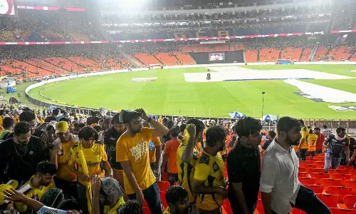 മഴ കളിച്ചു; ഐ.പി.എല്‍ ഫൈനല്‍ തിങ്കളാഴ്ച്ചത്തേക്ക് മാറ്റി