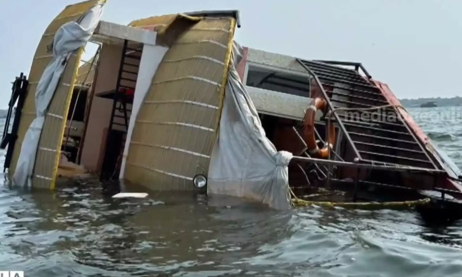 ആലപ്പുഴയിൽ ഹൗസ് ബോട്ട് മുങ്ങിയ സംഭവം: ബോട്ടിന് കാലപ്പഴക്കം, മതിയായ രേഖകളില്ല