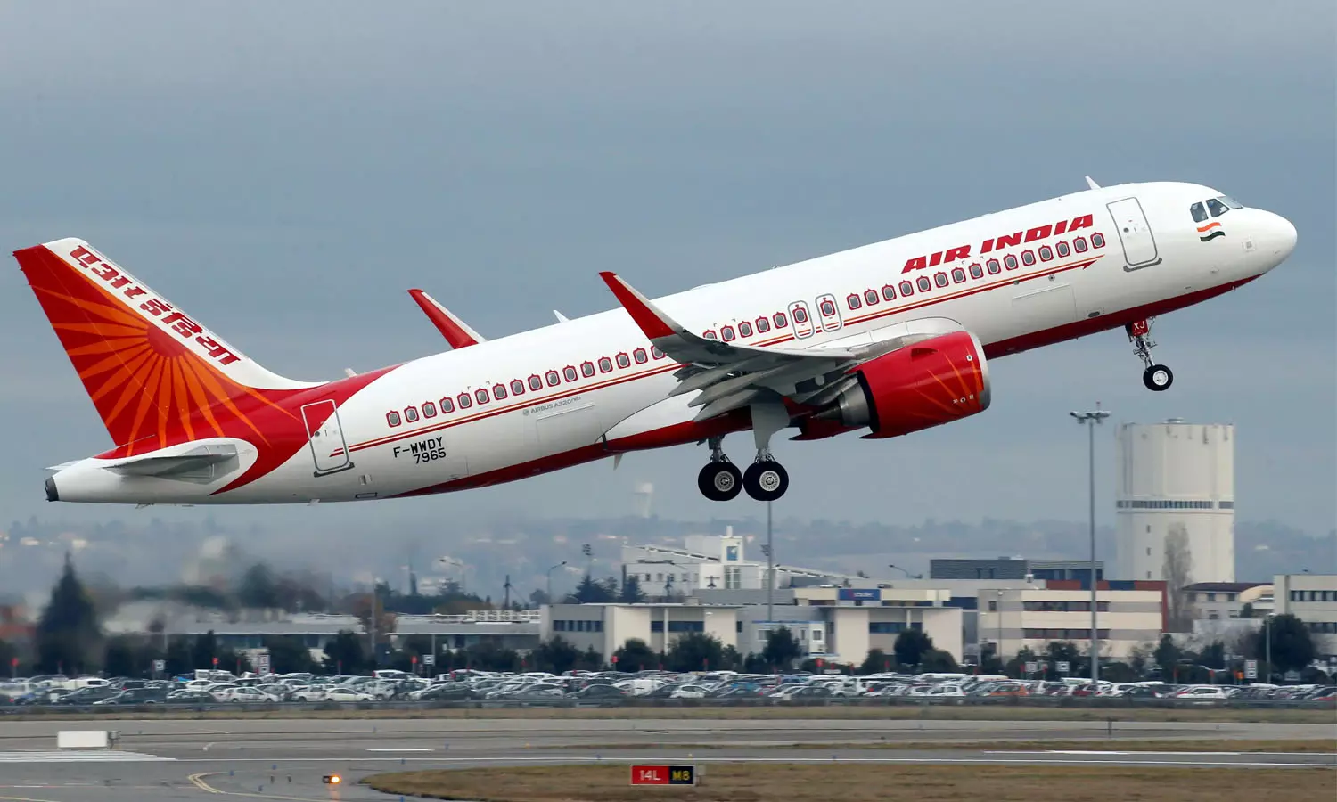 എയർ ഇന്ത്യ വിമാനത്തിൽ ജീവനക്കാർക്ക് നേരെ വീണ്ടും യാത്രക്കാരന്റെ അതിക്രമം എയർ ഇന്ത്യ വിമാനത്തിൽ ജീവനക്കാർക്ക് നേരെ വീണ്ടും യാത്രക്കാരന്റെ അതിക്രമം