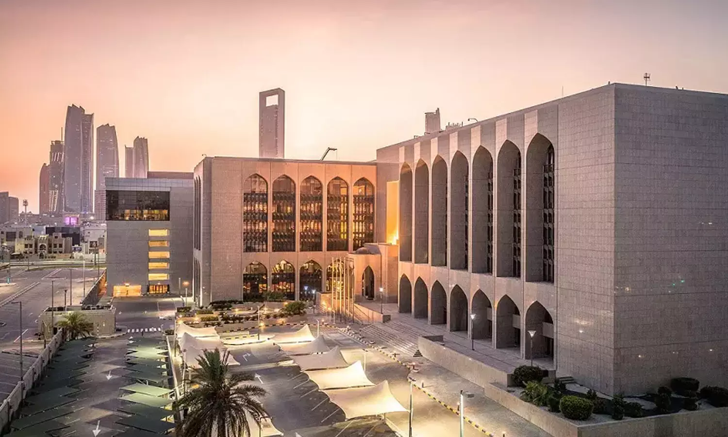 യു.എ.ഇ സമ്പദ്ഘടന വളരുന്നു; വിമാന കമ്പനികൾക്കു പിന്നാലെ ബാങ്കുകൾക്കും നേട്ടം യു.എ.ഇ സമ്പദ്ഘടന വളരുന്നു; വിമാന കമ്പനികൾക്കു പിന്നാലെ ബാങ്കുകൾക്കും നേട്ടം