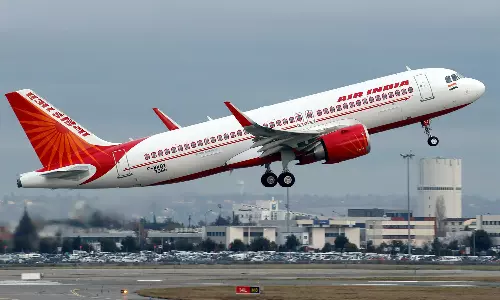 എയർ ഇന്ത്യ വിമാനത്തിൽ ജീവനക്കാർക്ക് നേരെ വീണ്ടും യാത്രക്കാരന്റെ അതിക്രമം