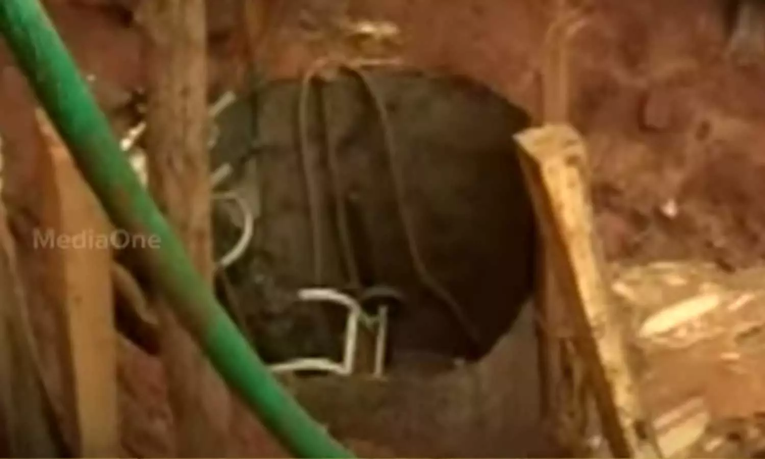 alappuzha,Elderly man trapped in well dies,കിണറ്റിൽ കുടുങ്ങിയ വയോധികൻ മരിച്ചു; പുറത്തെടുത്തത് 12 മണിക്കൂറിന് ശേഷം alappuzha,Elderly man trapped in well dies,കിണറ്റിൽ കുടുങ്ങിയ വയോധികൻ മരിച്ചു; പുറത്തെടുത്തത് 12 മണിക്കൂറിന് ശേഷം