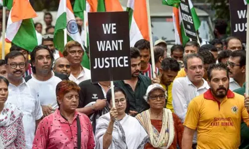 Mamata Banerjee extends support to wrestlers Mamata Banerjee extends support to wrestlers