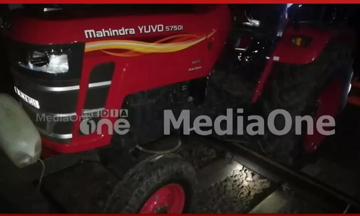 Tractor stuck on railway tracks; Train traffic was disrupted Tractor stuck on railway tracks; Train traffic was disrupted