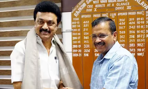 Delhi ordinance row: Arvind Kejriwal to meet M K Stalin in Chennai,latest malayalam news,കേന്ദ്ര ഓർഡിനൻസ് വിഷയത്തിൽ കൂടുതൽ പാർട്ടികളുടെ പിന്തുണ തേടാന് കെജ്രിവാൾ; എം.കെ സ്റ്റാലിനുമായുള്ള കൂടിക്കാഴ്ച ഇന്ന് Delhi ordinance row: Arvind Kejriwal to meet M K Stalin in Chennai,latest malayalam news,കേന്ദ്ര ഓർഡിനൻസ് വിഷയത്തിൽ കൂടുതൽ പാർട്ടികളുടെ പിന്തുണ തേടാന് കെജ്രിവാൾ; എം.കെ സ്റ്റാലിനുമായുള്ള കൂടിക്കാഴ്ച ഇന്ന്