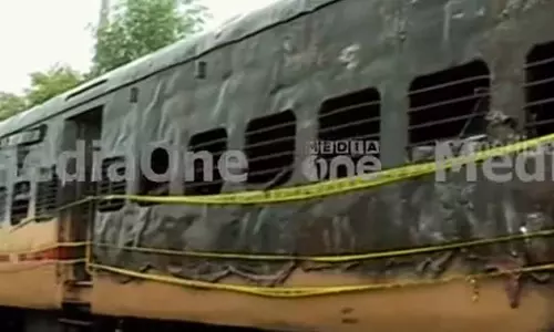 kannur train fire elathur train attack same train