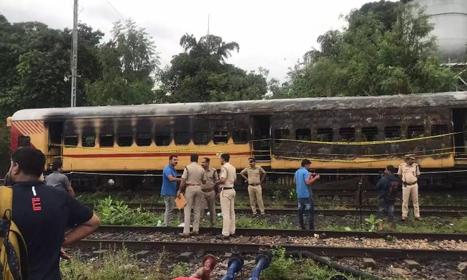 Kannur train fire,Empty coach catches fire at Kannur station,Kannur train fire: Fingerprint identified; accused was arrested today,breaking news malayalam,കണ്ണൂർ ട്രെയിൻ തീവെപ്പ്: വിരലയടയാളം തിരിച്ചറിഞ്ഞു; പ്രതിയുടെ അറസ്റ്റ് ഇന്ന്,Kannur train firelatest, Kannur train fire,Empty coach catches fire at Kannur station,Kannur train fire: Fingerprint identified; accused was arrested today,breaking news malayalam,കണ്ണൂർ ട്രെയിൻ തീവെപ്പ്: വിരലയടയാളം തിരിച്ചറിഞ്ഞു; പ്രതിയുടെ അറസ്റ്റ് ഇന്ന്,Kannur train firelatest,