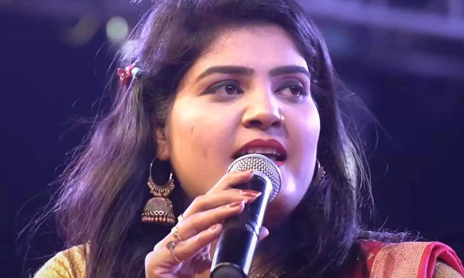 Bhojpuri singer injured in celebratory firing,latest national news,സ്റ്റേജ് ഷോക്കിടെ പ്രശസ്ത ഭോജ്പുരി ഗായികക്ക് വെടിയേറ്റു Bhojpuri singer injured in celebratory firing,latest national news,സ്റ്റേജ് ഷോക്കിടെ പ്രശസ്ത ഭോജ്പുരി ഗായികക്ക് വെടിയേറ്റു