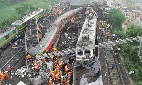 Odisha Coromandel express accident live updates,