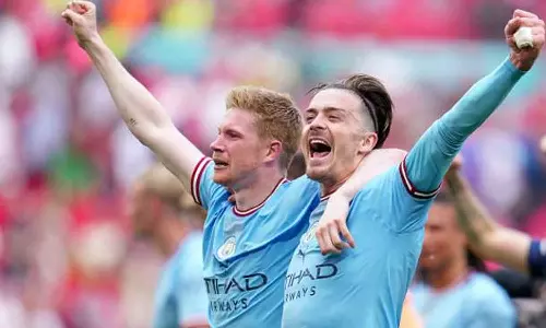 Man City beat Man Utd to keep Treble dreams alive