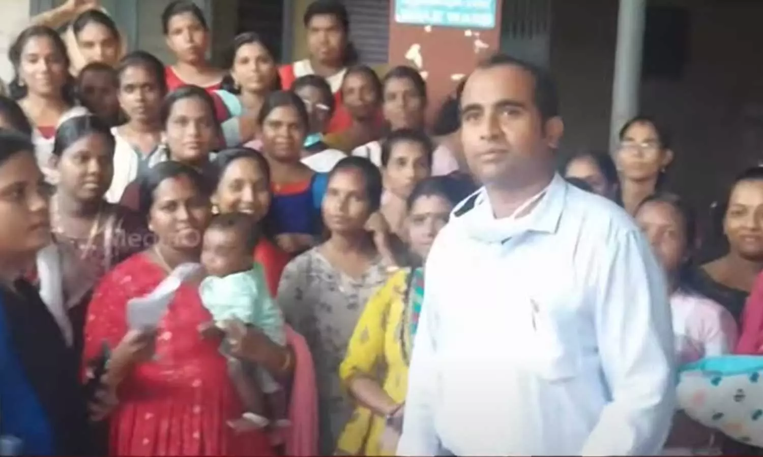 kundara taluk hospital, doctor transfer,Dr. Unnikrishnan ,gynaecologist,Patients are protesting against the transfer of a doctor in a taluk hospital,latest malayalam news,താലൂക്ക് ആശുപത്രിയിലെ  ഡോക്ടറെ സ്ഥലം മാറ്റിയതിനെതിരെ പ്രതിഷേധവുമായി രോഗികള്‍