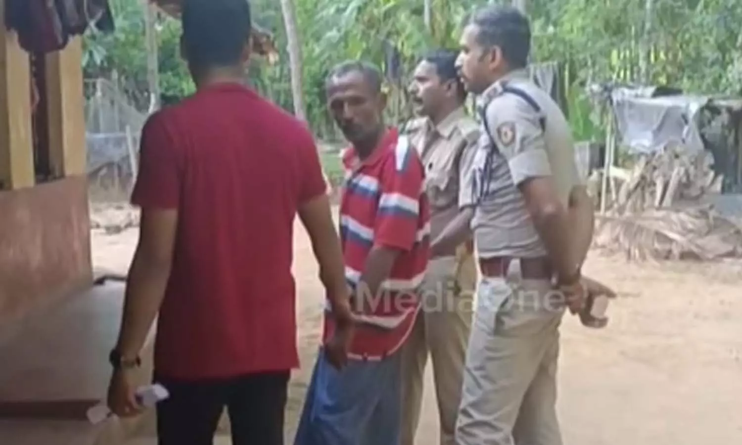 കാസർകോട്ടെ പ്രഭാകര നൊണ്ടയുടെ കൊലപാതകത്തിന് കാരണം സ്വത്തുതർക്കം; ജേഷ്ഠൻ അടക്കം മൂന്നുപേർ അറസ്റ്റിൽ കാസർകോട്ടെ പ്രഭാകര നൊണ്ടയുടെ കൊലപാതകത്തിന് കാരണം സ്വത്തുതർക്കം; ജേഷ്ഠൻ അടക്കം മൂന്നുപേർ അറസ്റ്റിൽ