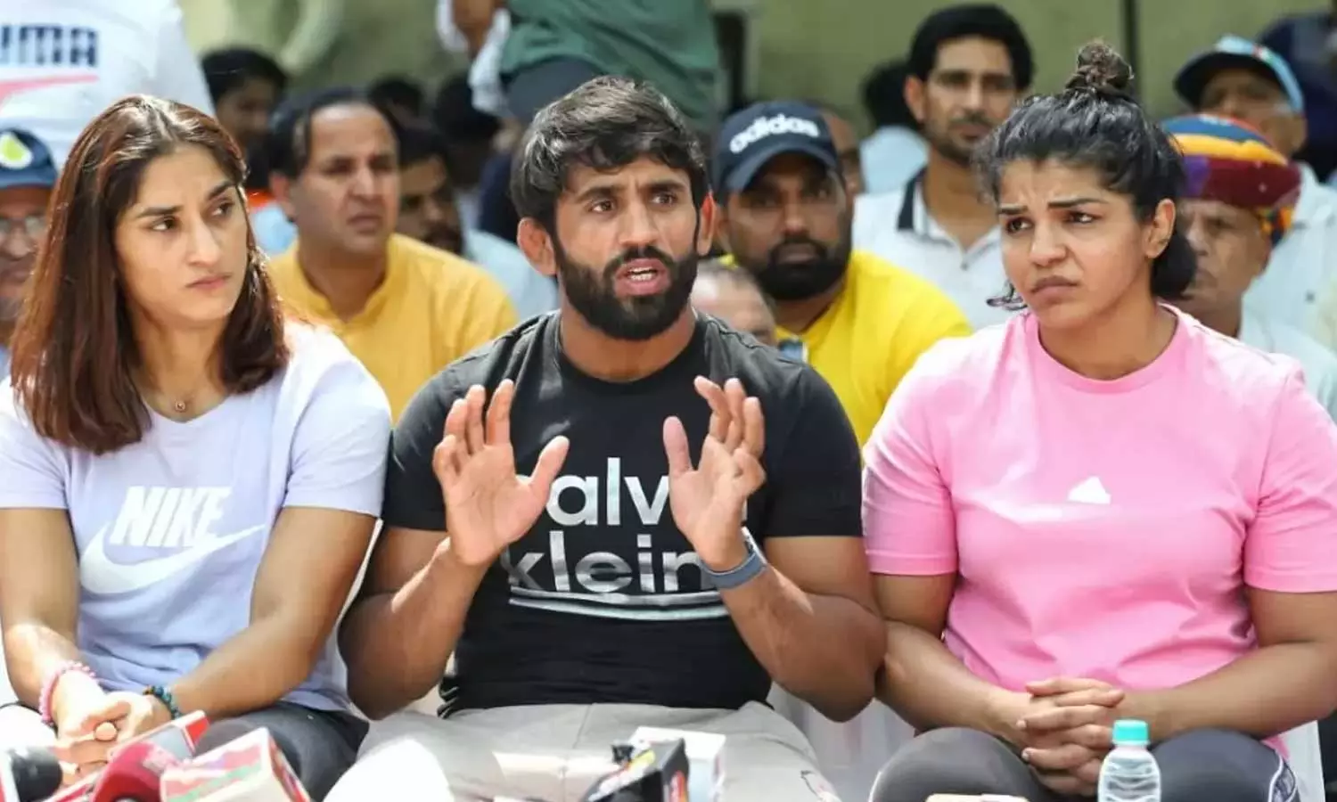 SakshiMalik, BajrangPunia, VineshPhogat, wrestlersprotest, AmitShah