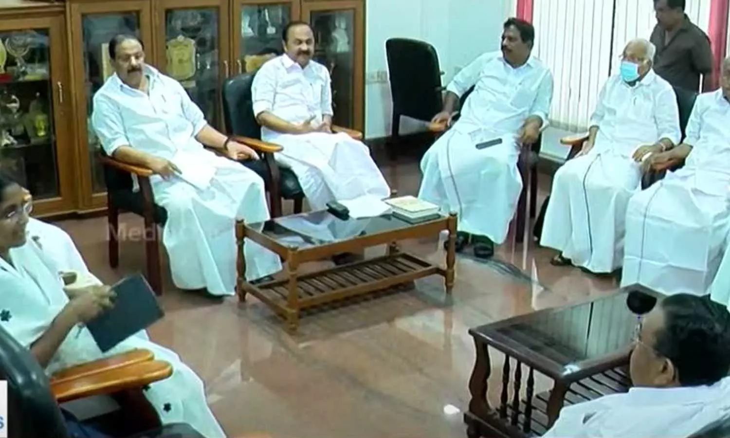 High Command must respond to complaints; A Group firming up its stance on reorganization,പരാതികൾക്ക് ഹൈക്കമാൻഡ് മറുപടി നൽകണം; പുനഃസംഘടനയിൽ നിലപാട് കടുപ്പിച്ച് എ ഗ്രൂപ്പ്  ,എം.എം ഹസനും ബെന്നി ബഹനാൻ എം.പിയും,വി.ഡി സതീശന്‍,കെ.പി.സി.സി