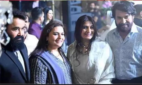 Mammootty-mohanlal family photo