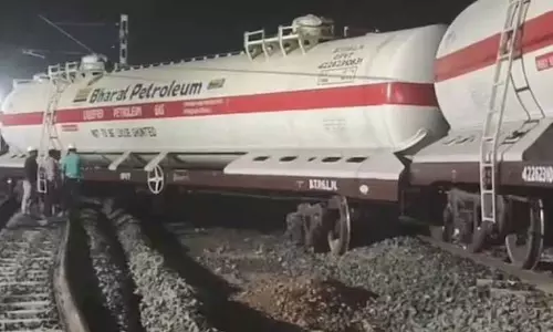 Two wagons of goods train carrying LPG derail in Jabalpur