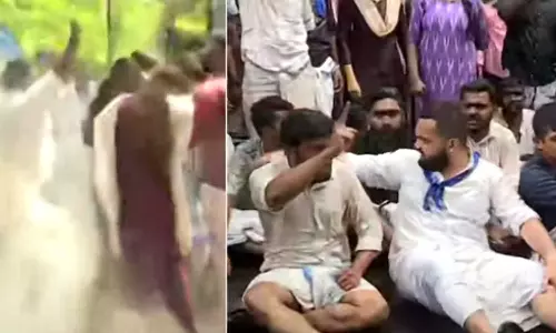 pm arsho,Teacher booked for producing fake certificate of Maharajas college,KSU march to Maharajas College ,pm arsh mark list controversy,KSU march to Maharajas Collegelatest malayalam news,മഹാരാജാസ് കോളജിലേക്ക് കെ.എസ്.യു നടത്തിയ മാർച്ചില് സംഘർഷം; പൊലീസ് ജലപീരങ്കി പ്രയോഗിച്ചു pm arsho,Teacher booked for producing fake certificate of Maharajas college,KSU march to Maharajas College ,pm arsh mark list controversy,KSU march to Maharajas Collegelatest malayalam news,മഹാരാജാസ് കോളജിലേക്ക് കെ.എസ്.യു നടത്തിയ മാർച്ചില് സംഘർഷം; പൊലീസ് ജലപീരങ്കി പ്രയോഗിച്ചു