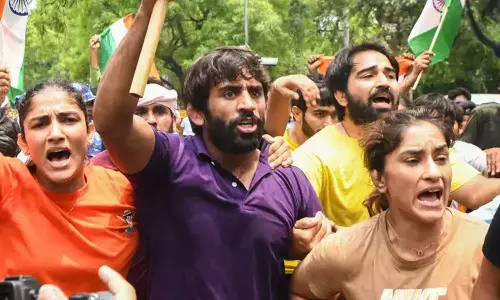 Brij Bhushan,Wrestlers wrestlers protest,latest malayalam news,Wrestlers temporarily end strike against Brij Bhushan,നടപടിയെടുക്കാന്‍ ജൂൺ 15 വരെ സമയം അനുവദിച്ചു; ബ്രിജ് ഭൂഷണ് എതിരായ സമരം താത്ക്കാലികമായി അവസാനിപ്പിച്ച് ഗുസ്തിതാരങ്ങള്‍