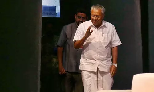 അമേരിക്കൻ സന്ദർശനത്തിനായി മുഖ്യമന്ത്രിയും സംഘവും പുറപ്പെട്ടു; ലോക കേരള സഭയുടെ മേഖല സമ്മേളനം ശനിയാഴ്ച