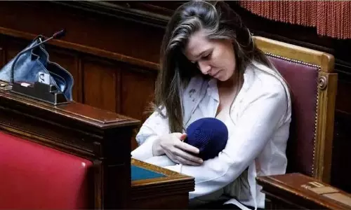 Italian, Lawmaker Breastfeeds Baby,baby Italian, Lawmaker Breastfeeds Baby,baby