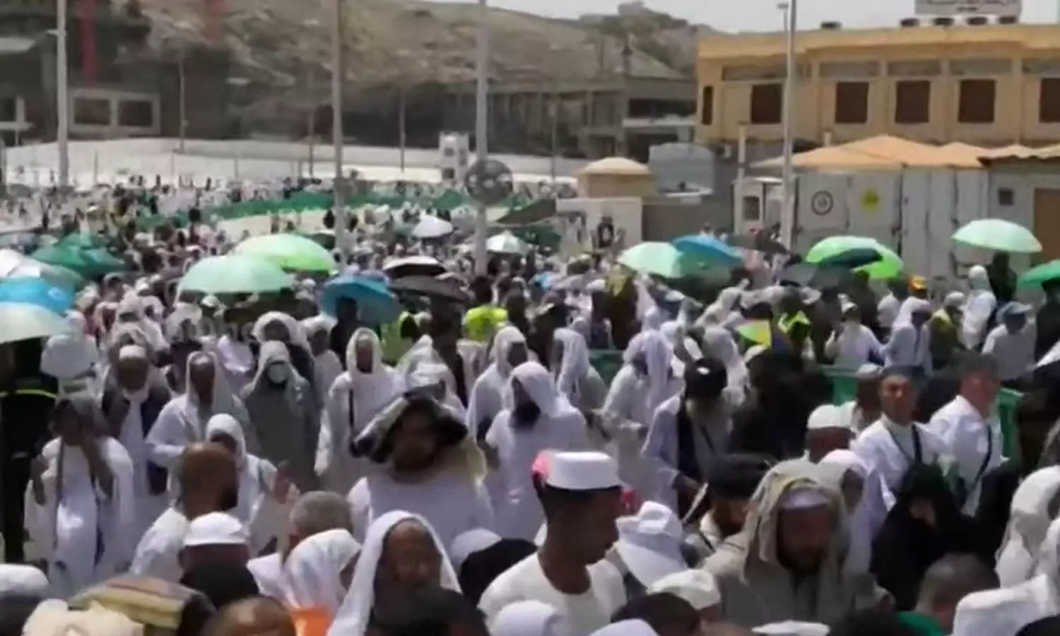 ശക്തമായ ചൂടിൽ മലയാളി ഹാജിമാരുടെ മക്കയിലെ ആദ്യ ജുമുഅ ശക്തമായ ചൂടിൽ മലയാളി ഹാജിമാരുടെ മക്കയിലെ ആദ്യ ജുമുഅ