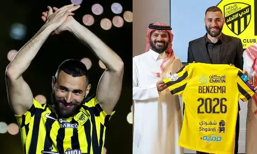 Karim Benzema signs deal with Saudi champions Al Ittihad,French footballer Karim Benzema has officially joined Saudi Arabian club Al Ittihad,sportsnews,പതിനായിരങ്ങള്‍ സാക്ഷി:  കരീം ബെൻസേമയെ അവതരിപ്പിച്ച് അൽ ഇത്തിഹാദ്