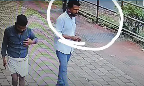 താമരശേരിയിൽ ഇതരസംസ്ഥാന തൊഴിലാളികളെ  ജോലിക്കെന്ന വ്യാജേന വിളിച്ച് കൊണ്ടുപോയി ഫോണും പണവും കവർന്നു