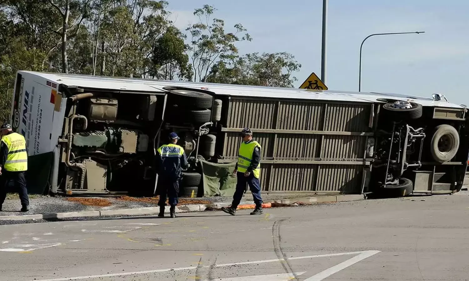 Ten people killed in wedding bus crash in Australia Ten people killed in wedding bus crash in Australia