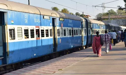 Two persons injured after falling from train in Kozhikode