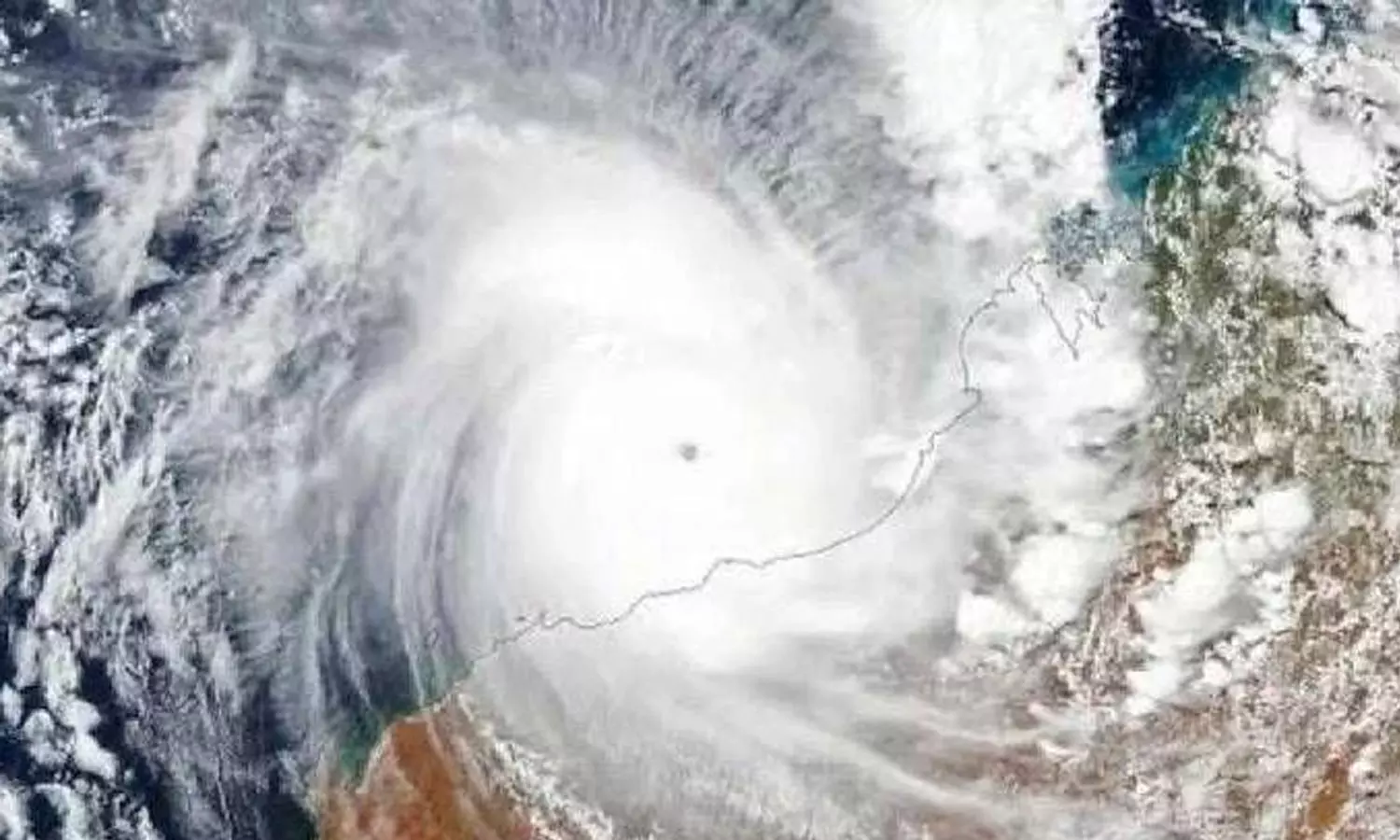 ബിപോർജോയ് ചുഴലിക്കാറ്റ്:  ഗുജറാത്തില്‍  നിരവധിപ്പേരെ ഒഴിപ്പിച്ചു; കനത്ത ജാഗ്രതയിൽ രാജ്യം