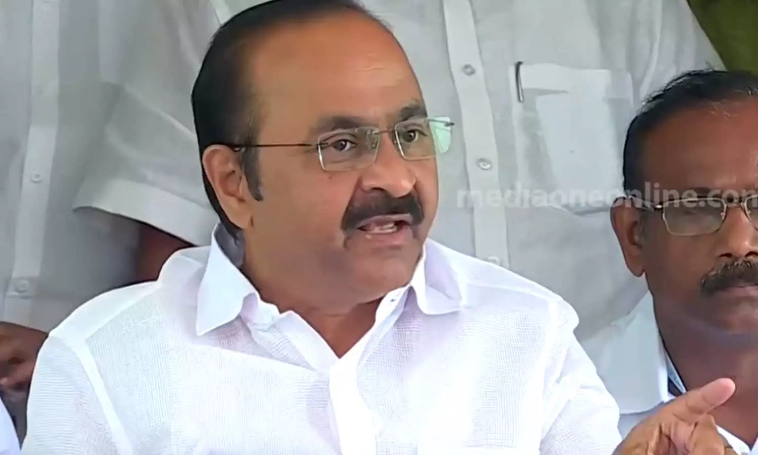 എല്ലാവരെയും ഭയപ്പെടുത്തി ജീവിക്കാമെന്ന് മുഖ്യമന്ത്രി കരുതണ്ട, സുധാകരനെതിരെയുള്ള കേസ് നിയമപരമായും രാഷ്ട്രീയമായും നേരിടും; വി.ഡി സതീശൻ എല്ലാവരെയും ഭയപ്പെടുത്തി ജീവിക്കാമെന്ന് മുഖ്യമന്ത്രി കരുതണ്ട, സുധാകരനെതിരെയുള്ള കേസ് നിയമപരമായും രാഷ്ട്രീയമായും നേരിടും; വി.ഡി സതീശൻ