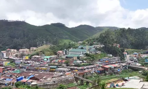 മൂന്നാറിൽ മൂന്ന് നിലയിൽ കൂടുതലുള്ള കെട്ടിടങ്ങൾക്ക് നിർമാണാനുമതി നൽകുന്നതിന് വിലക്ക്‌