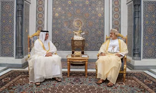 റാസൽഖൈമ ഭരണാധികാരിയുമായി ഒമാൻ സുൽത്താന്റെ കൂടിക്കാഴ്ച; നിരവധി വിഷയങ്ങൾ ചർച്ചയായി റാസൽഖൈമ ഭരണാധികാരിയുമായി ഒമാൻ സുൽത്താന്റെ കൂടിക്കാഴ്ച; നിരവധി വിഷയങ്ങൾ ചർച്ചയായി