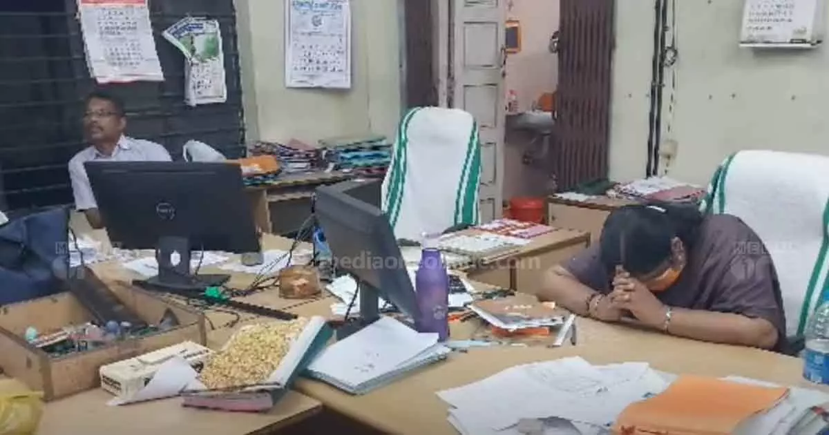 bribery caught by vigilance in kollam bribery caught by vigilance in kollam