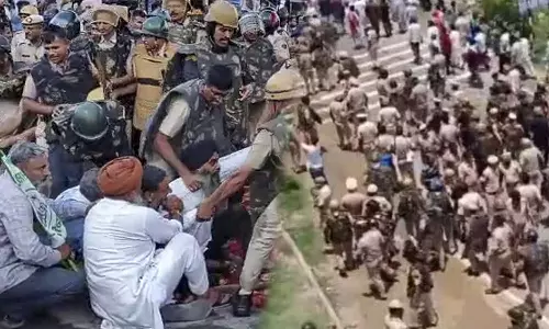 ഒടുവില് സര്ക്കാര് മുട്ടുമടക്കി; സമരം അവസാനിപ്പിച്ച് ഹരിയാനയിലെ സൂര്യകാന്തി കർഷകർ ഒടുവില് സര്ക്കാര് മുട്ടുമടക്കി; സമരം അവസാനിപ്പിച്ച് ഹരിയാനയിലെ സൂര്യകാന്തി കർഷകർ