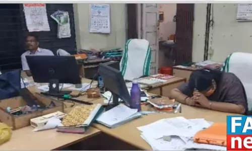 കൊല്ലത്ത് കൈക്കൂലി വാങ്ങുന്നതിനിടെ സബ് റജിസ്ട്രാറും ഓഫിസ് അസിസ്റ്റന്റും പിടിയില് കൊല്ലത്ത് കൈക്കൂലി വാങ്ങുന്നതിനിടെ സബ് റജിസ്ട്രാറും ഓഫിസ് അസിസ്റ്റന്റും പിടിയില്