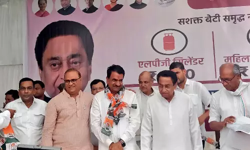 400 കാറുകളുടെ അകമ്പടി, സൈറൺ; മധ്യപ്രദേശിൽ സിന്ധ്യയുടെ അടുപ്പക്കാരൻ ബിജെപി വിട്ട് കോൺഗ്രസിൽ