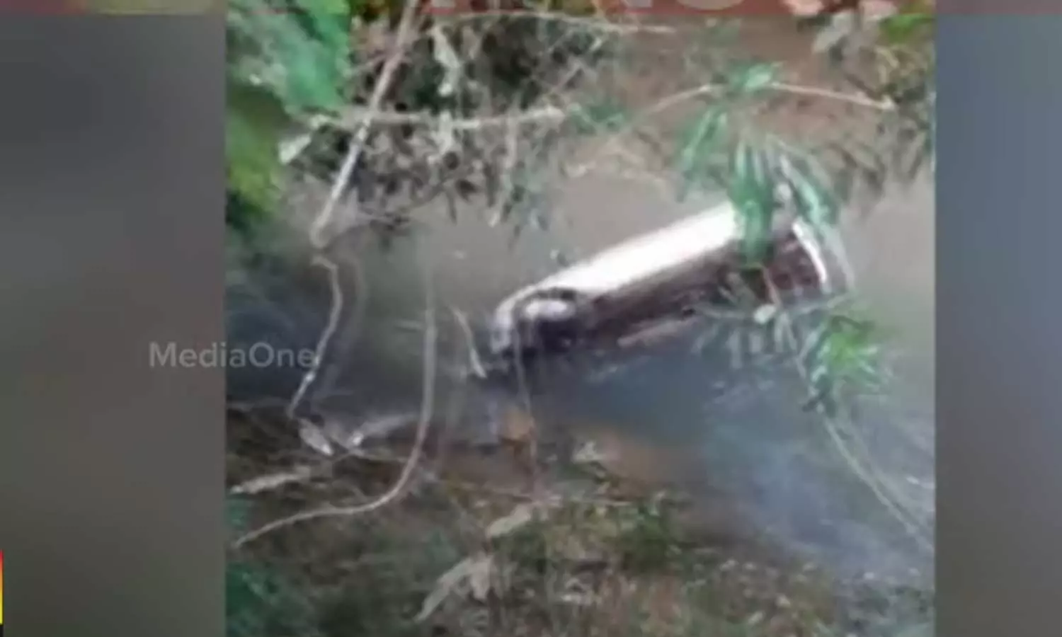 thiruvambadi,car accident,car fell into the river ,latest malayalam news,തിരുവമ്പാടിയിൽ പുഴയിലേക്ക് കാർ മറിഞ്ഞ് ഒരാൾ മരിച്ചു,iruvazhinji puzha, thiruvambadi,car accident,car fell into the river ,latest malayalam news,തിരുവമ്പാടിയിൽ പുഴയിലേക്ക് കാർ മറിഞ്ഞ് ഒരാൾ മരിച്ചു,iruvazhinji puzha,