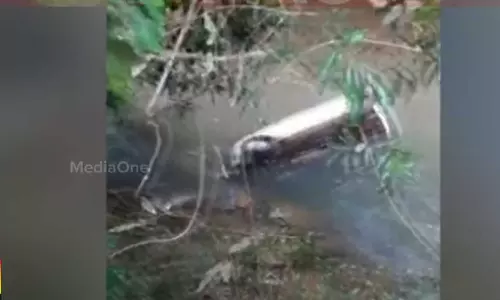 thiruvambadi,car accident,car fell into the river ,latest malayalam news,തിരുവമ്പാടിയിൽ പുഴയിലേക്ക് കാർ മറിഞ്ഞ് ഒരാൾ മരിച്ചു,iruvazhinji puzha,