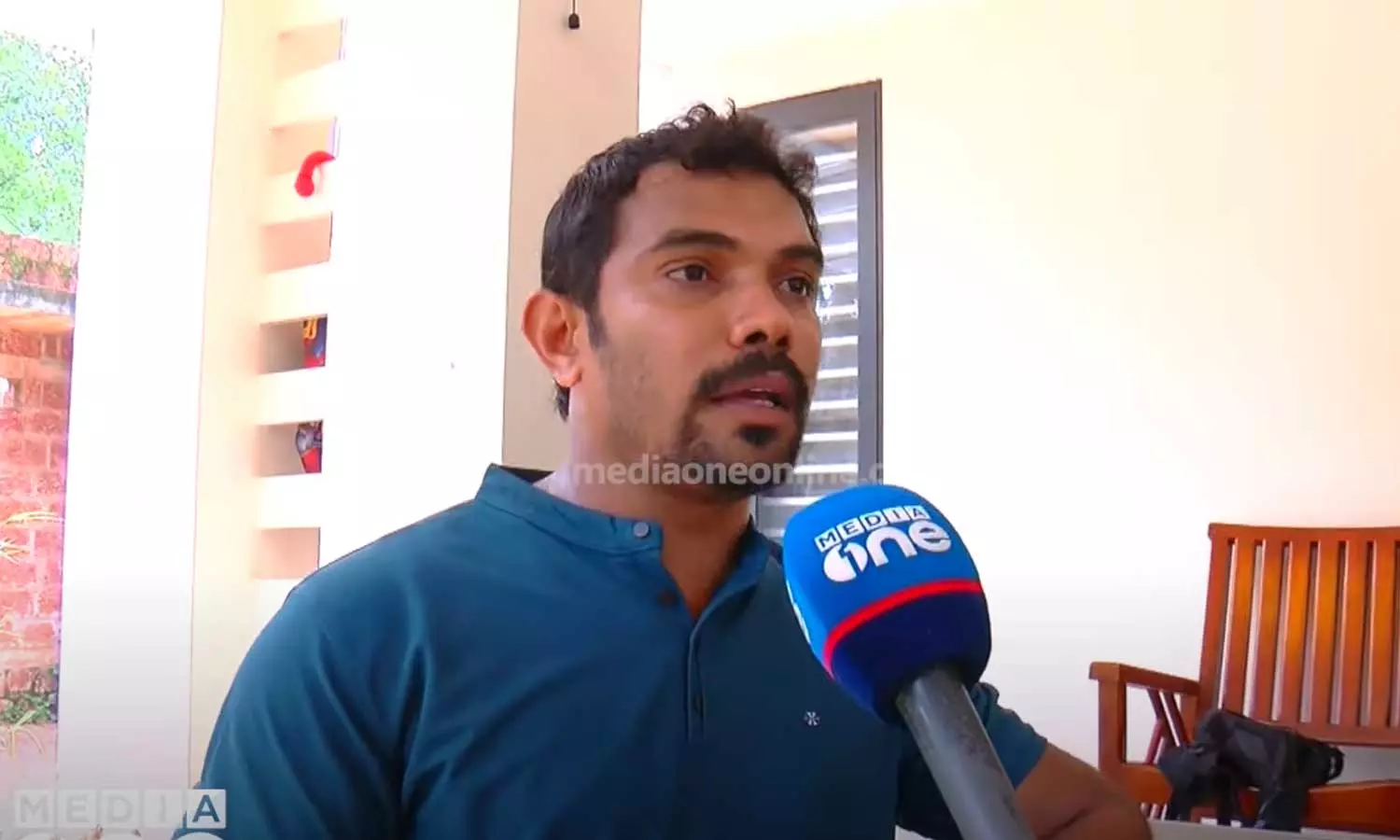 തെരുവുനായ ആക്രമണം; വിദ്യാർഥിയെ അത്ഭുതകരമായി രക്ഷപ്പെടുത്തി യുവാവ് തെരുവുനായ ആക്രമണം; വിദ്യാർഥിയെ അത്ഭുതകരമായി രക്ഷപ്പെടുത്തി യുവാവ്