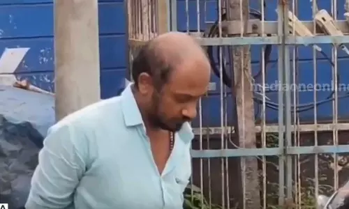 The heroism of the young man by pouring petrol in the bank