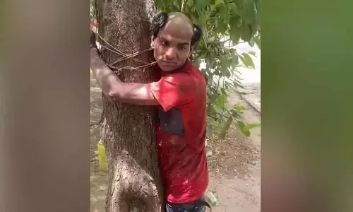 Muslim youth tied to tree, beaten up, head tonsured and forced to chant ‘Jai Shree Ram’ Muslim youth tied to tree, beaten up, head tonsured and forced to chant ‘Jai Shree Ram’