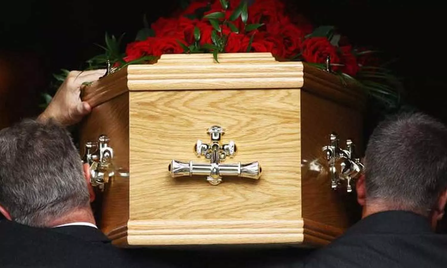 സംസ്കാരചടങ്ങുകള്ക്കിടെ ശവപ്പെട്ടിയിൽ മുട്ടി ജീവിതത്തിലേക്ക്; ഒടുവിൽ ബെല്ല മരണത്തിന് കീഴടങ്ങി സംസ്കാരചടങ്ങുകള്ക്കിടെ ശവപ്പെട്ടിയിൽ മുട്ടി ജീവിതത്തിലേക്ക്; ഒടുവിൽ ബെല്ല മരണത്തിന് കീഴടങ്ങി