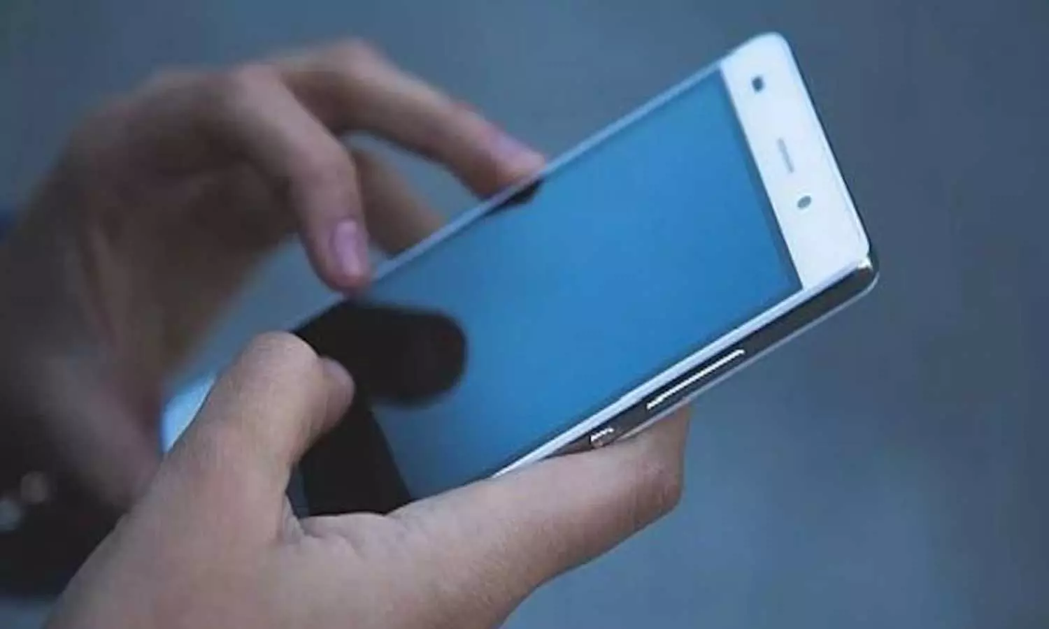 Teenage girl addicted to mobile phone conspires to kill parents in Ahmedabad, Teenage Girl Addicted to Mobile Phone Conspires to Kill Parents, Mixes Insecticides in Sugar in Ahmedabad, Teenage girl attempt to kill mother in Ahmedabad, mobile addiction in children