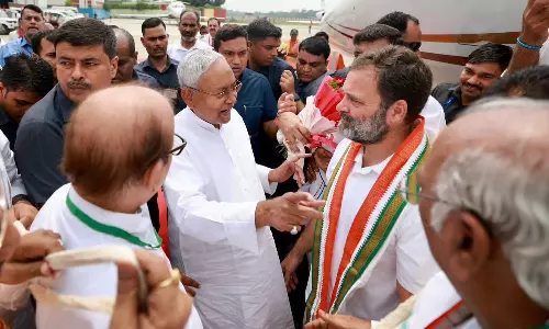 nitish kumar welcomes rahul gandhi nitish kumar welcomes rahul gandhi