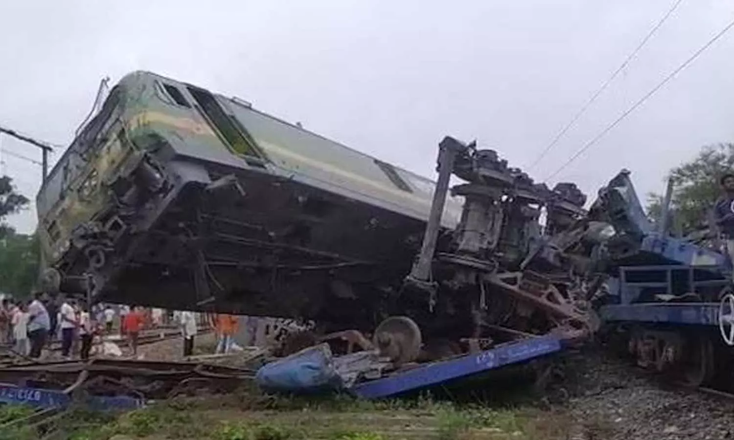 ബംഗാളിലെ ബാങ്കുരയിൽ ചരക്ക് ട്രെയിനുകൾ കൂട്ടിയിടിച്ചു; പന്ത്രണ്ട് ബോഗികൾ പാളം തെറ്റി ബംഗാളിലെ ബാങ്കുരയിൽ ചരക്ക് ട്രെയിനുകൾ കൂട്ടിയിടിച്ചു; പന്ത്രണ്ട് ബോഗികൾ പാളം തെറ്റി