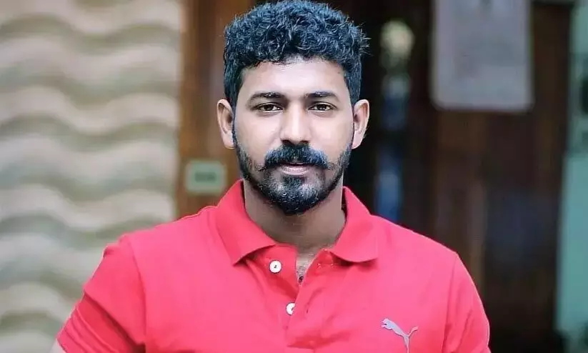 Akash Thillankeri, Viyyur Central Jail, ഫോൺ ഉപയോഗം, ആകാശ് തില്ലങ്കേരി, ജയിലറെ തല്ലി